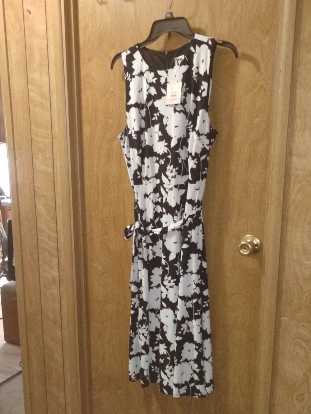 Anne Klein Black and White Floral Tie-Waist Midi Dress with Scoop Neck